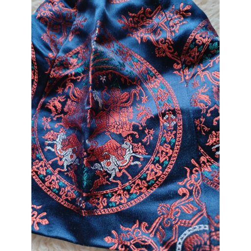 Silk cap with linen inlay