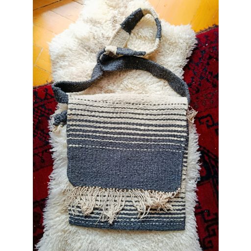 Wool shoulderbags