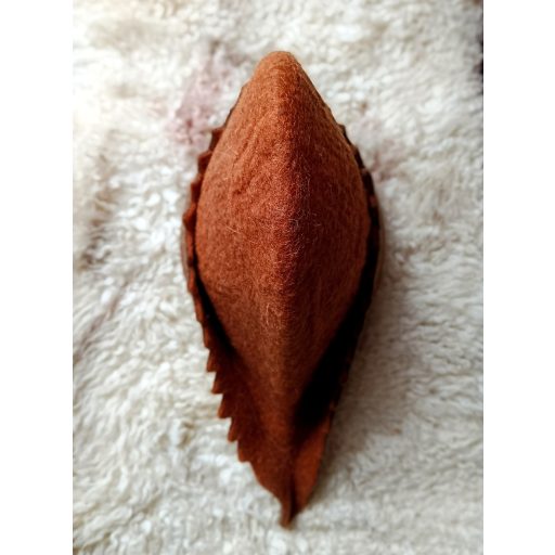 Reddish-brown bycocket